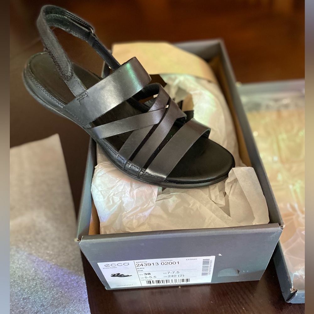 ECCO FLASH SANDAL SIZE 38 (7-7.5 US) WOMEN